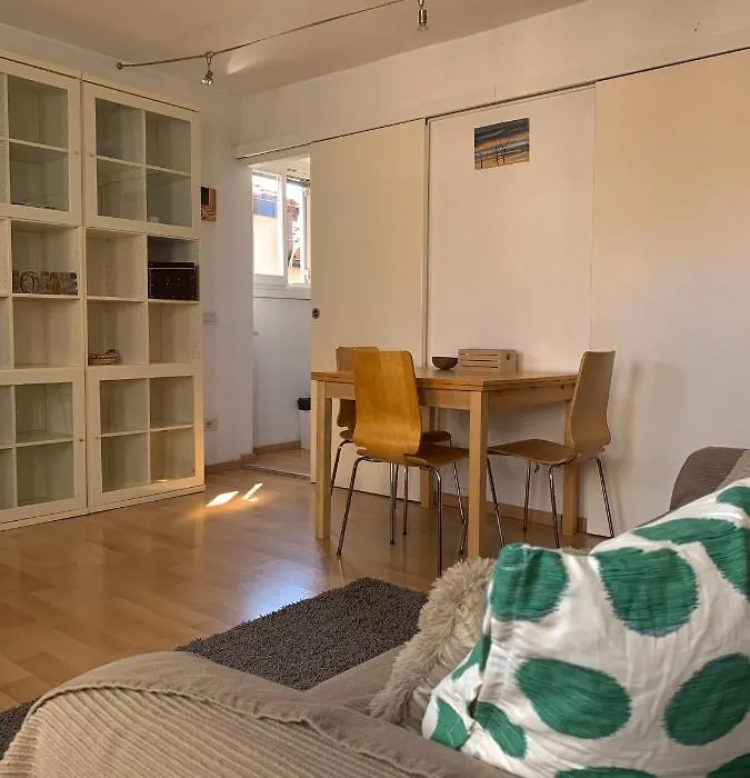 Regina - A Cosy Air Conditioned Studio Just Minutes From Rialto-1