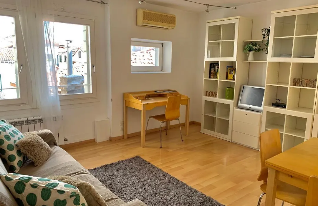 Regina - A Cosy Air Conditioned Studio Just Minutes From Rialto-1