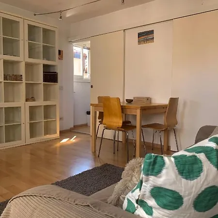 Regina - A Cosy Air Conditioned Studio Just Minutes From Rialto-2